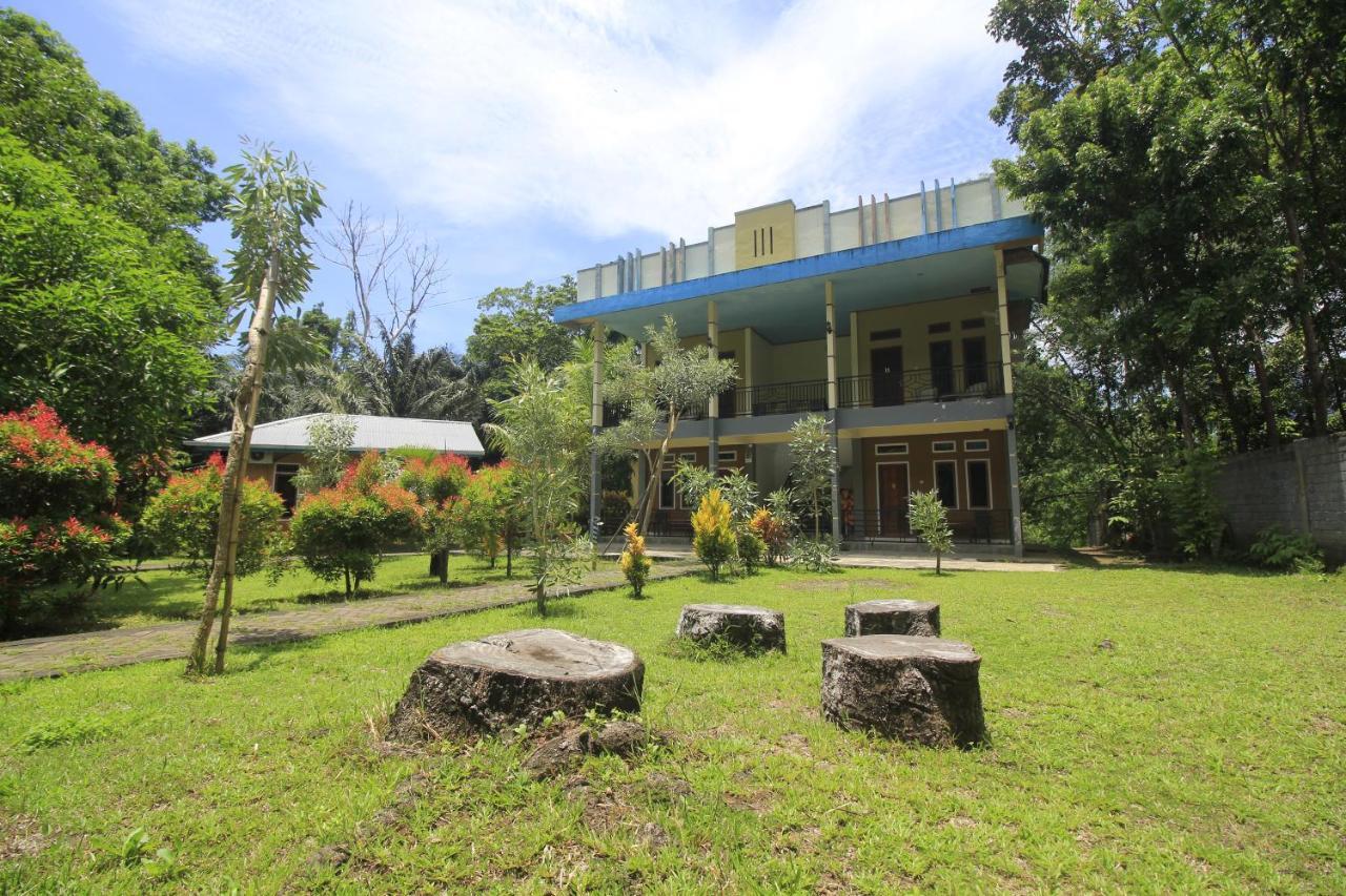 Tangkoko Lodge Bitung Exterior photo