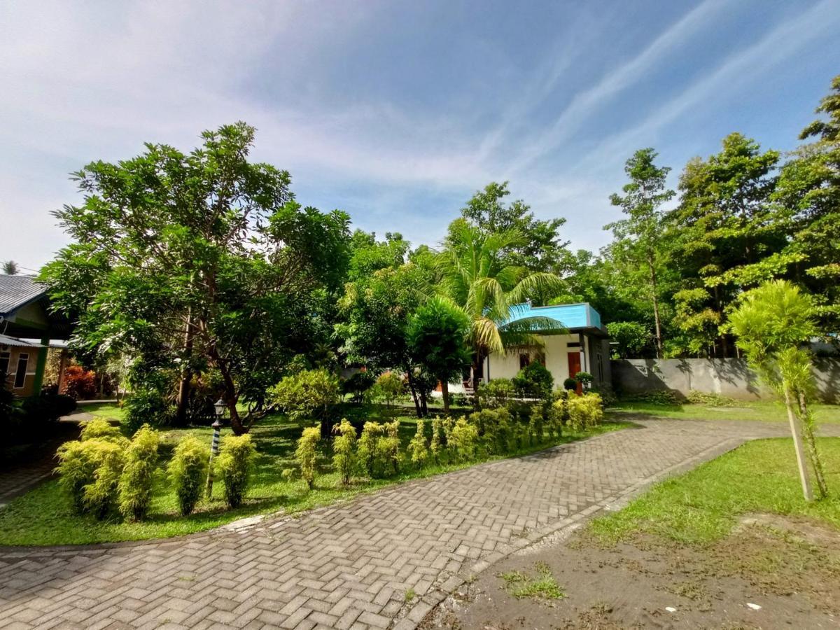 Tangkoko Lodge Bitung Exterior photo