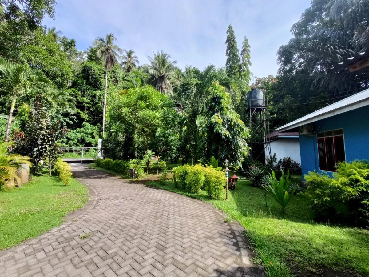 Tangkoko Lodge Bitung Exterior photo